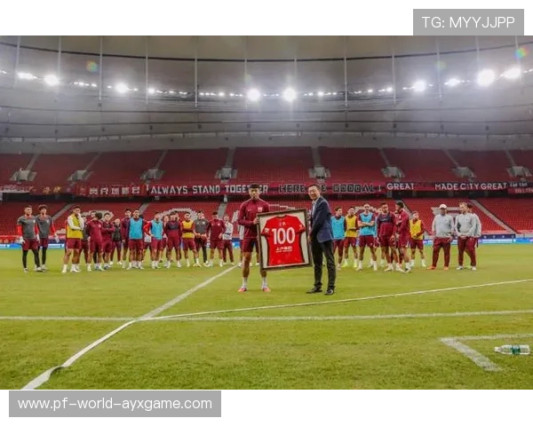 上海海港莱昂纳多高速带球策动反击,撼动中超赛场的神奇时刻 上海海港莱昂纳多高速带球策动反击,撼动中超赛场的神奇时刻